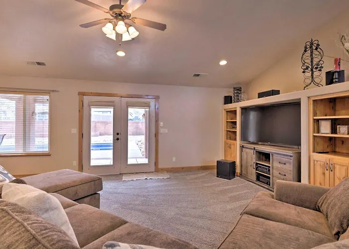 Hurricane Home W/ Pool & Spa ~ 25 Mi To Zion!
