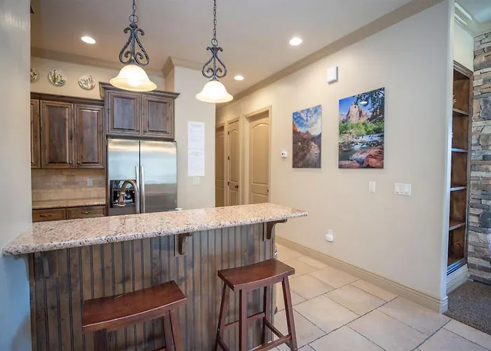 Suite Retreat With Pool Spa Gym And Tennis Court